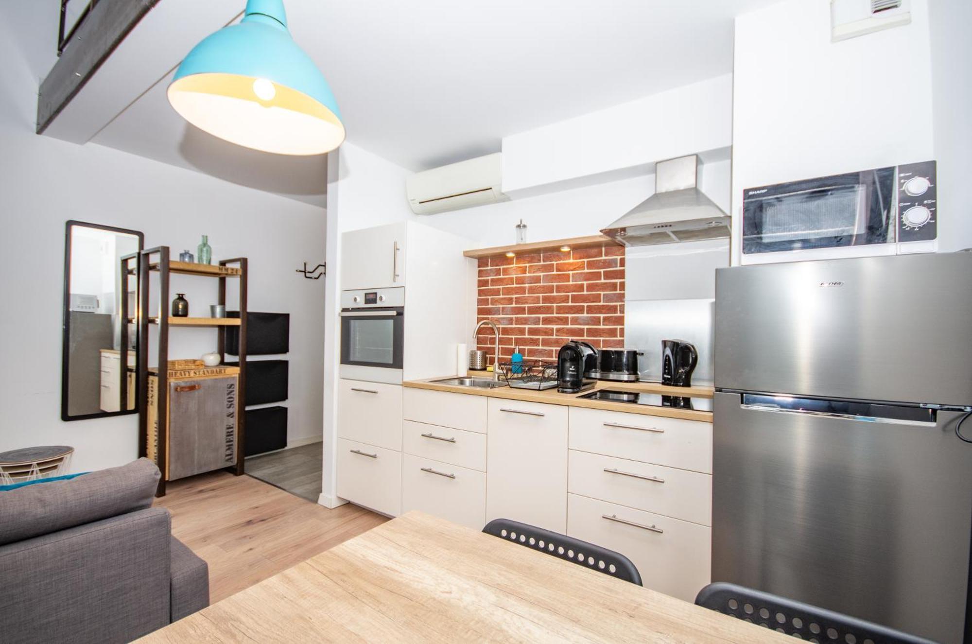 Inpoint With Parking Available Krakau