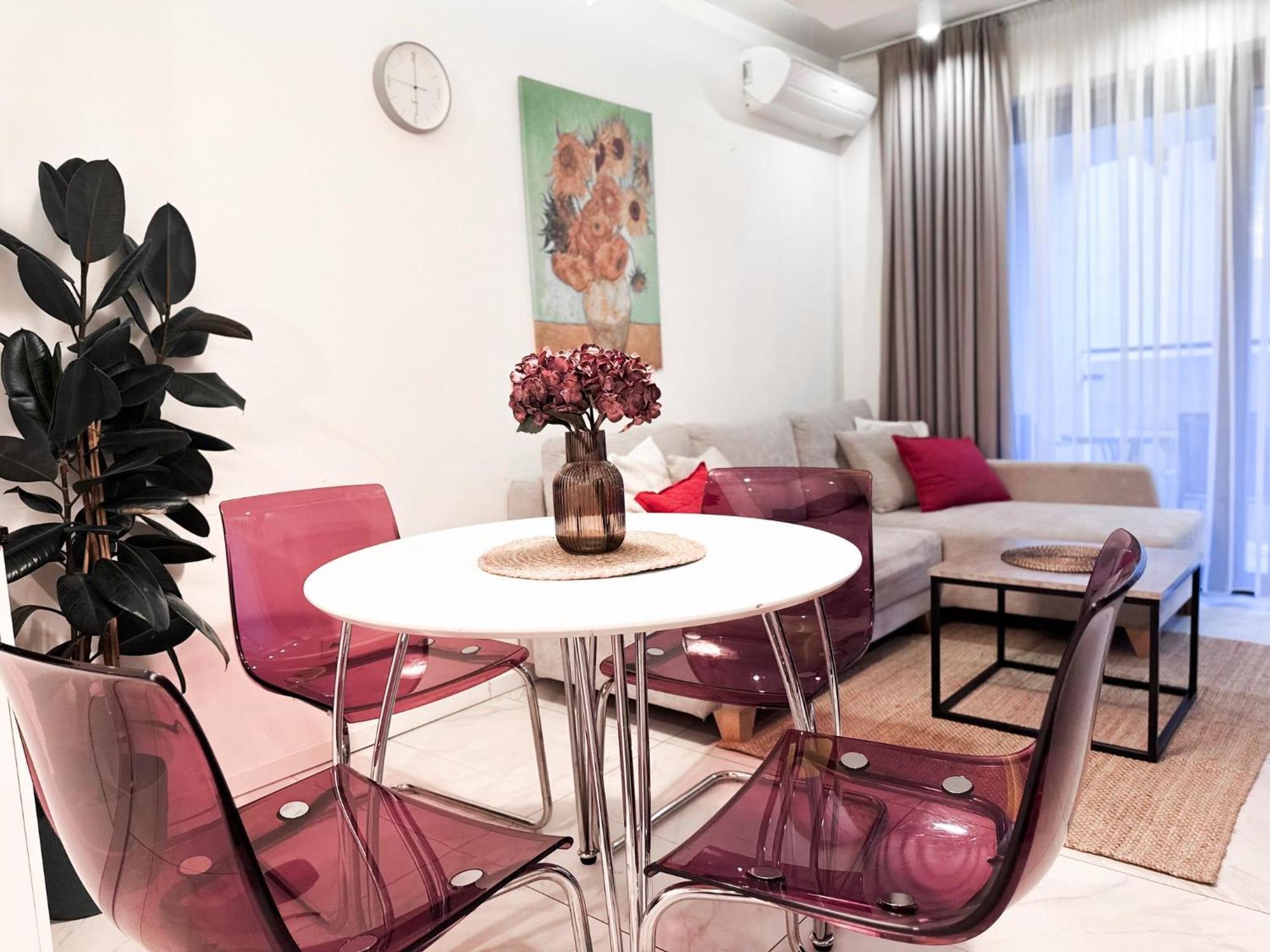Inpoint With Parking Available 3*